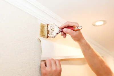 Pose de papier peint à la Farlède — revêtements muraux et toiles de verre